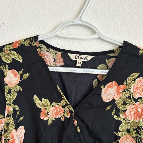 💥PRICE ⬇️ HINT OF BLUSH • Women’s Black Floral Top • sz Med • - Picture 4 of 10